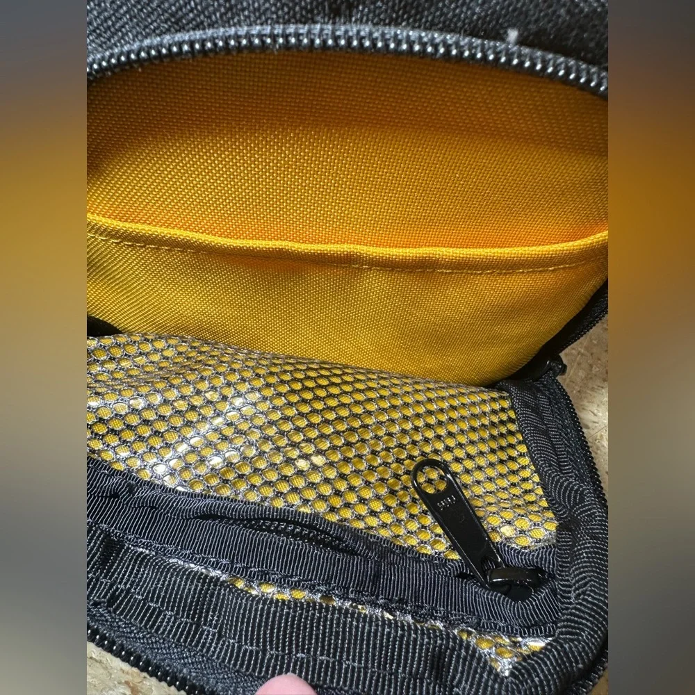 RARE Domke Bug Bag - 10 Black Compact Small Shoulder Camera Bag‎ EUC